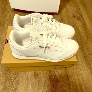 Reebok classics- low top size 5.5Y - 7 Women’s